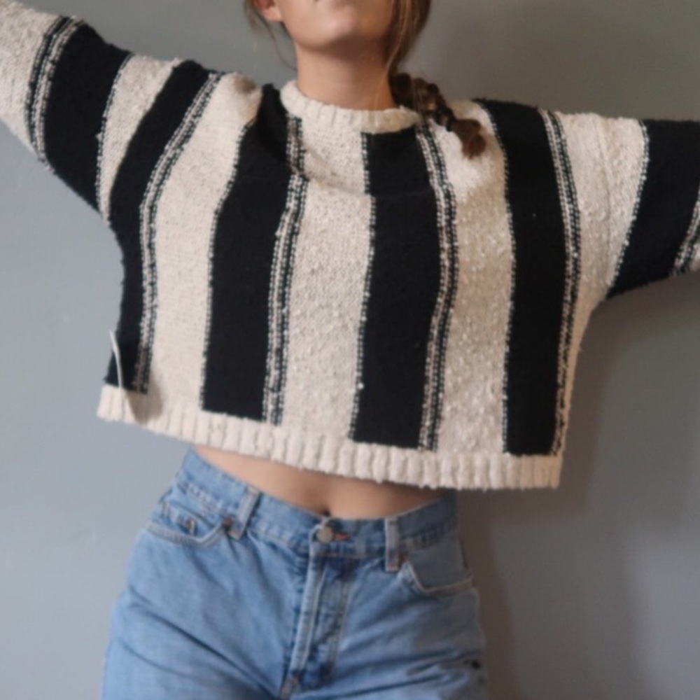 NEW WITH TAGS BILLABONG SWEATER